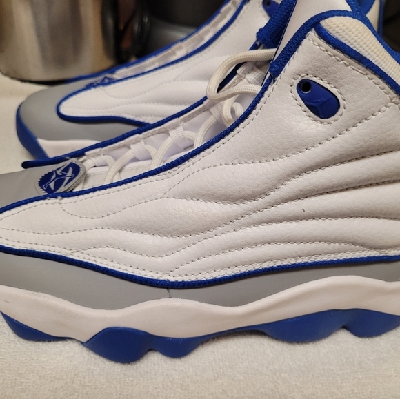 👟 🔹️Jordan🔹️jordan Pro Strong White Hyper Royal size 6 Youth sneakers ✨️👟 - Picture 2 of 9